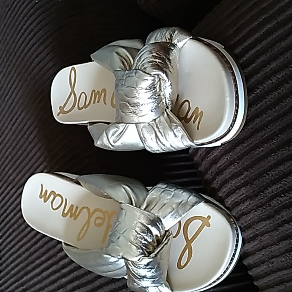Slide sandals